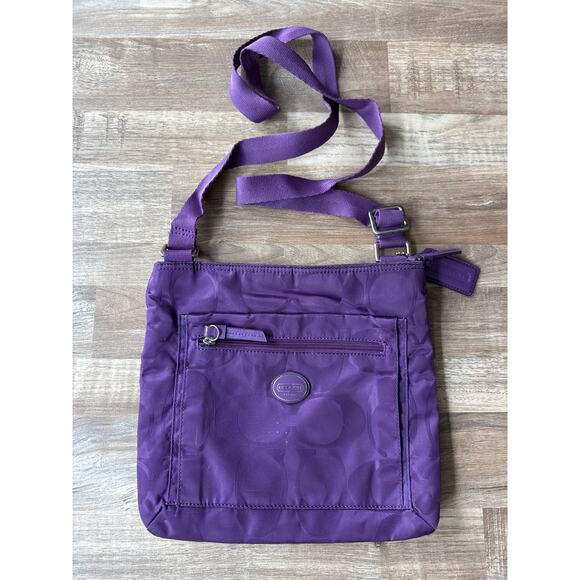 Coach Getaway F77576 Signature C Nylon File Crossbody Bag Designer in Eggplant - Picture 1 of 4